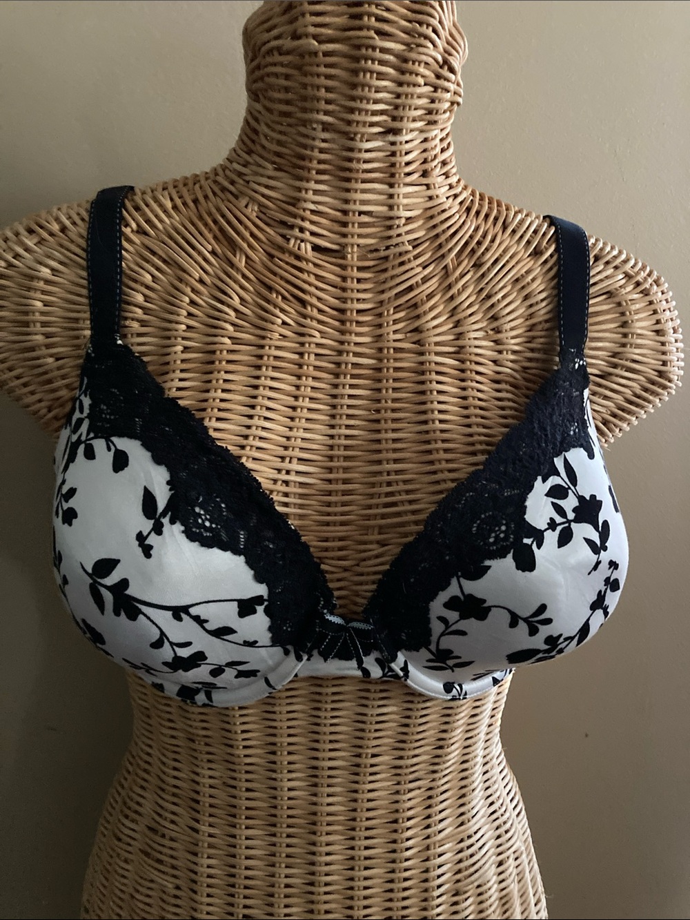 Maidenform Bra 34DD
